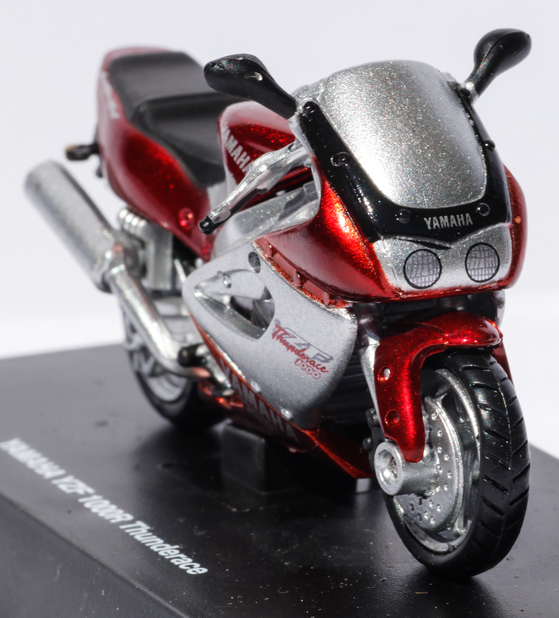 Newray 1-32 Yamaha YZF1000R Thunderace